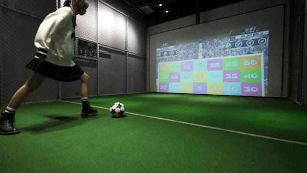 日夜不同科技感,春节潮玩创新方