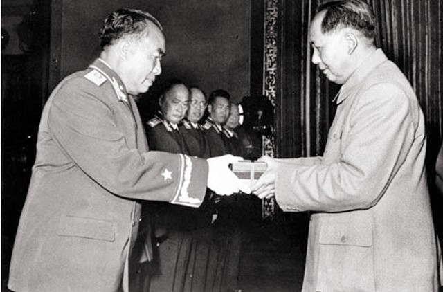 1955年军队授衔都授了什么军衔,1955年授予中将军衔的将军名单