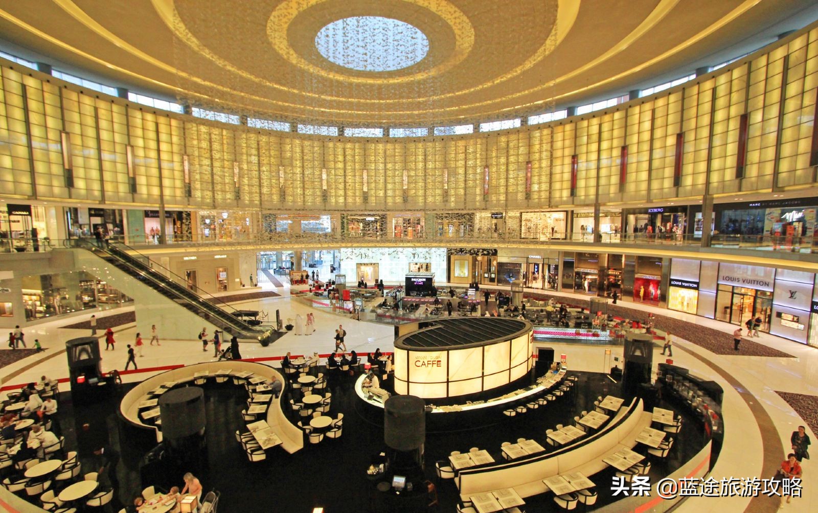 在迪拜奢华的购物中旅游和玩抖音,在迪拜购物是什么体验