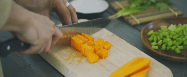 做南瓜饼很粘手揉不成饼怎么办,南瓜饼拿起来不粘手的妙招