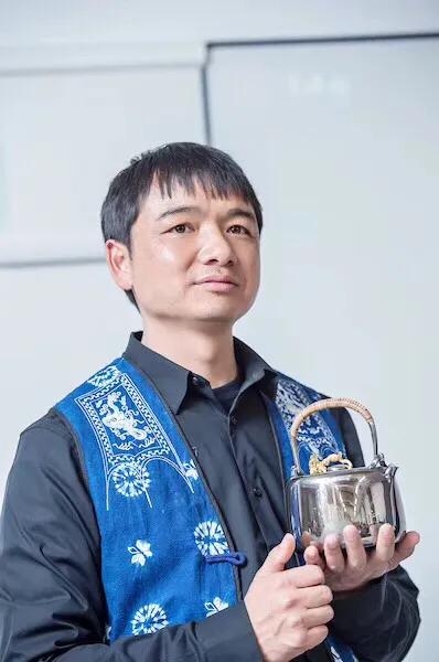 银壶银杯煮茶喝茶好吗,泡茶为什么用银壶煮水比较好