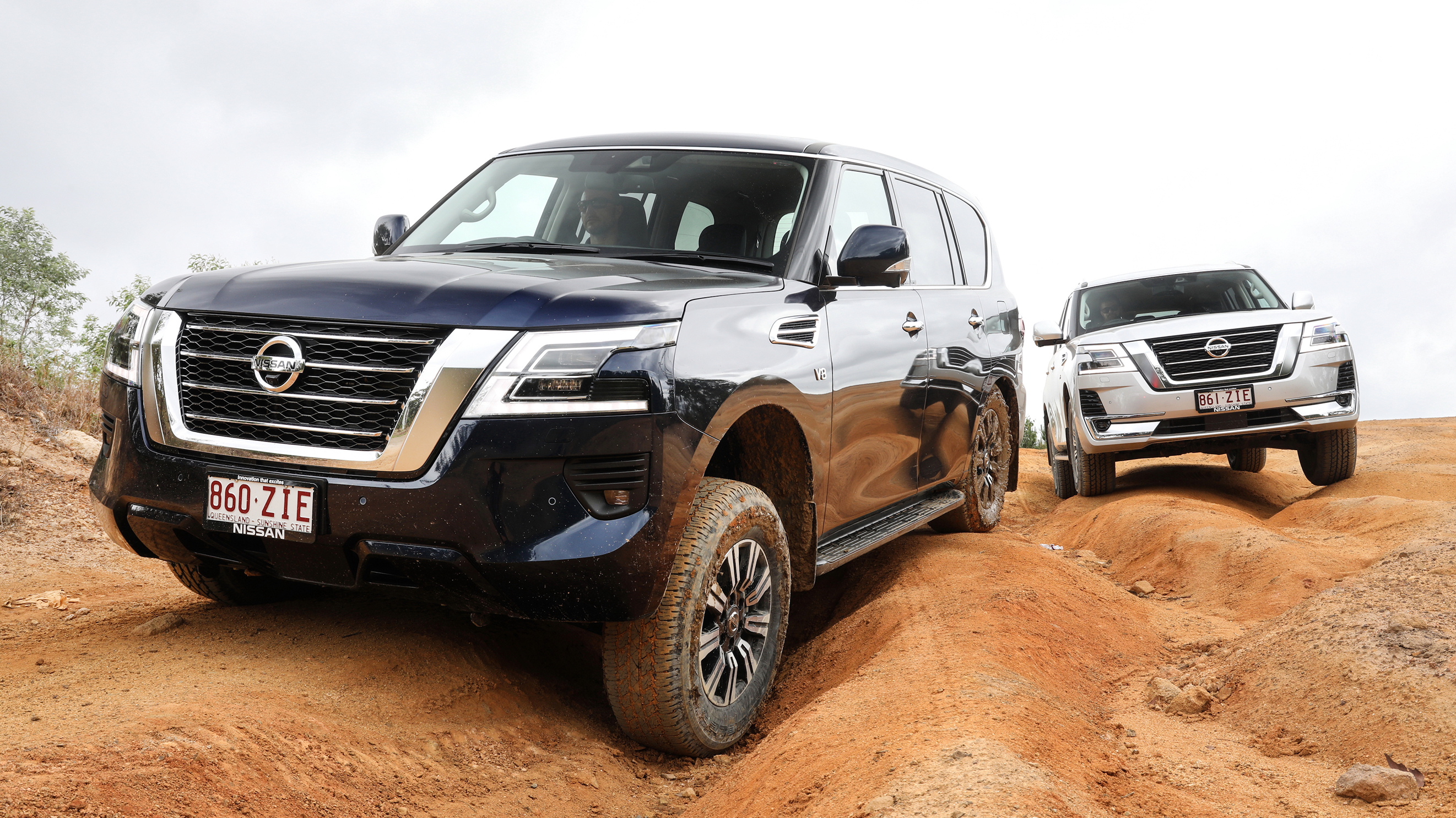 日产途乐vs丰田陆巡越野视频,日产途乐和丰田陆巡哪一款车更大