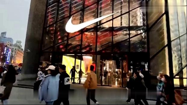 耐克和鸿星尔克是一家店吗 (耐克宣传鸿星尔克)