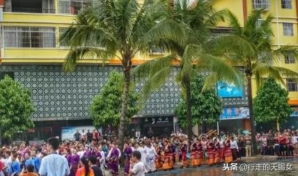 欢乐的泼水节鸟语花香,泼水节溢出的欢乐