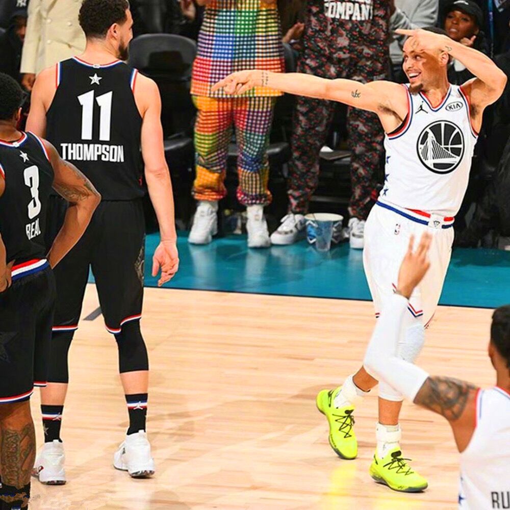 啾~~~pia,被我“射”中腿了，你两年打不了球