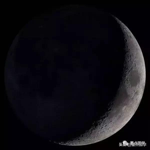 古诗词里的月亮说：一画月亮就是圆月，从前的常识如今少人知晓