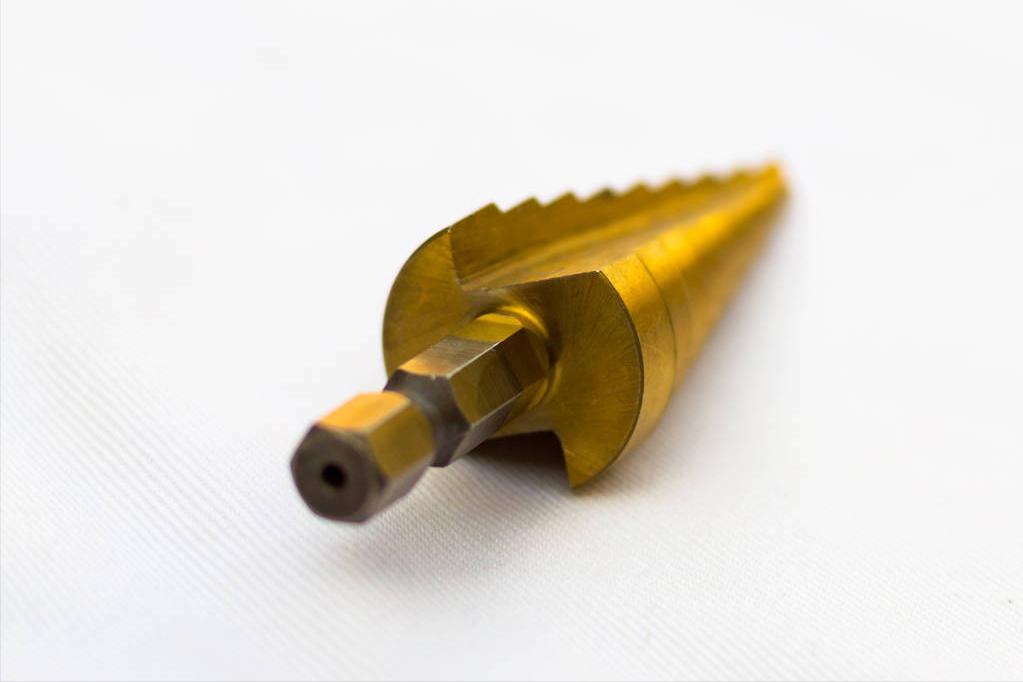 为什么钻头要区分黑色白色黄色,电钻黑色和银色钻头