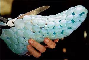 凯瑞姆、扎哈都有为梅丽莎设计过塑料鞋？没错，而且还怪好看的！