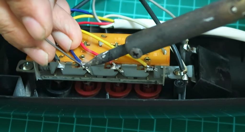 家用电风扇常见故障及解决办法,电风扇装错了怎么拆下来