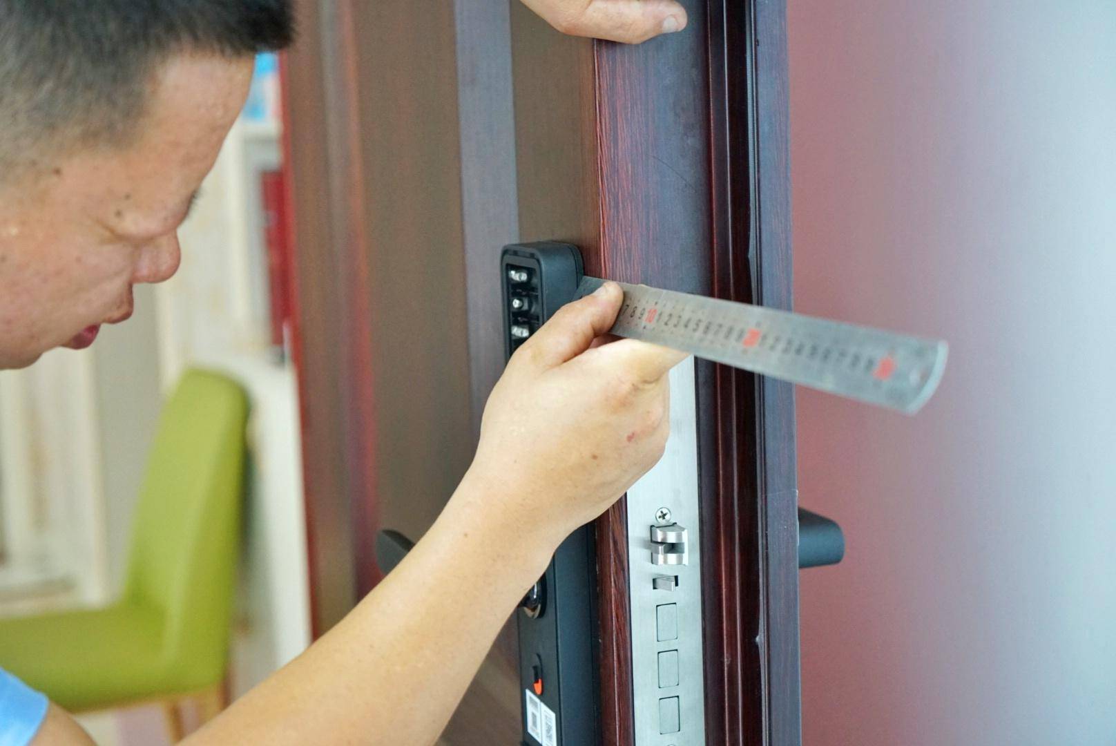 小米智能门锁e家和1s哪个值得入手,小米智能门锁e与青春版的区别