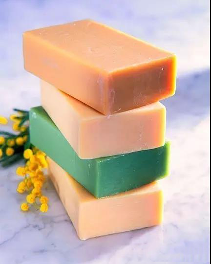 如何去红酒渍白衣服,裤子上红酒渍怎么洗