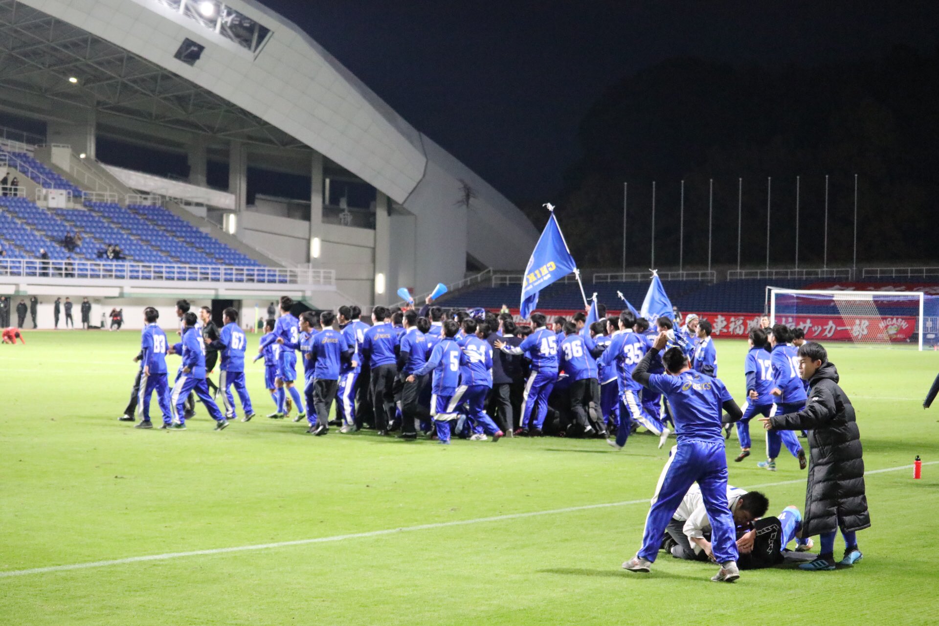 中国最顶级的青少年足球赛,日本第100届高中足球全国大赛片段