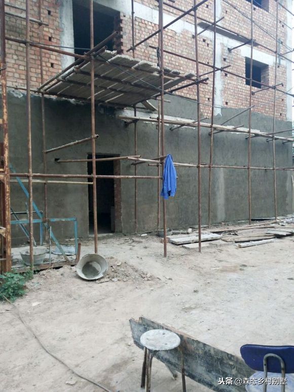 北方农村建房全过程,三层占地150平米,花了50万