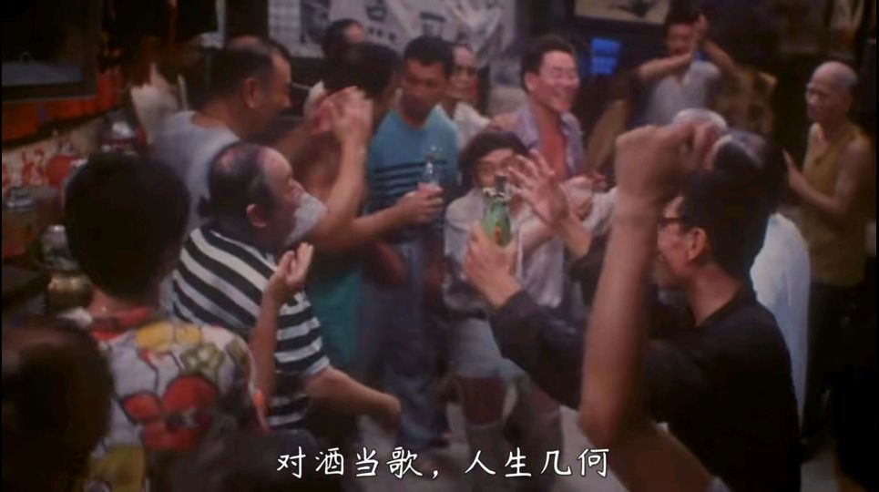 香港笼屋居住40年，他说：不是我住笼子，是看我的你们住笼子里