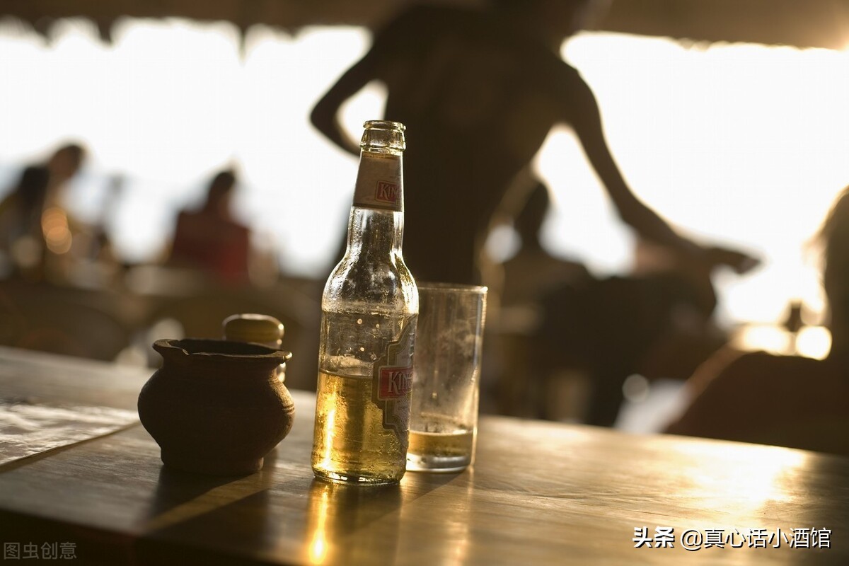 足疗店的按摩技师和酒吧里的酒水营业员，活得比你还要明白