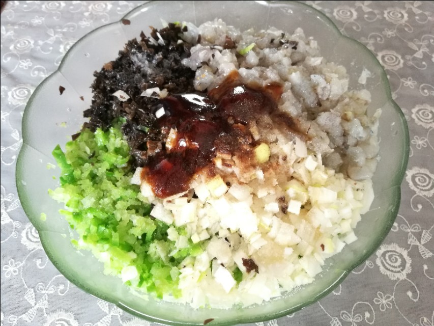 萝卜虾肉玉米丸子,萝卜虾肉饺子馅怎么调
