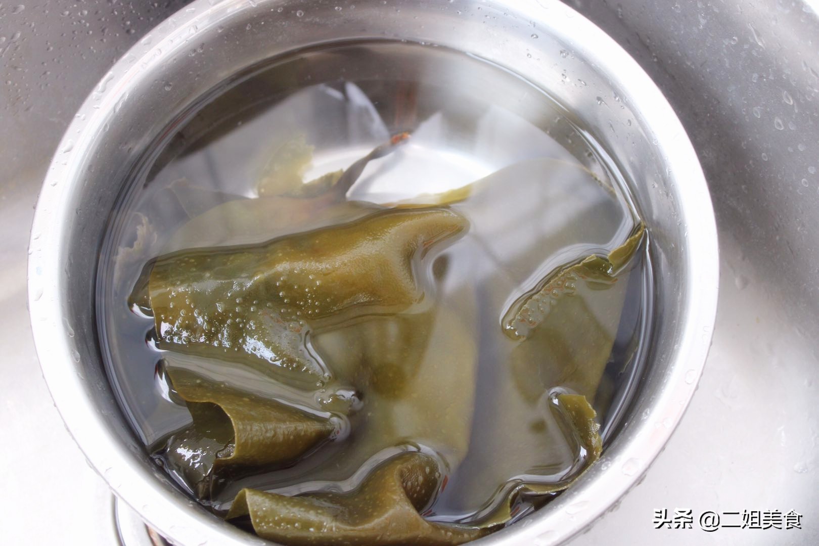 泡发海带时为什么要加海带,泡发海带用小苏打还是盐