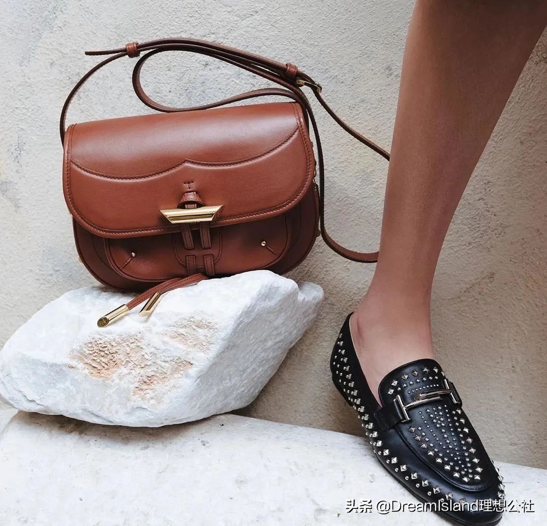 街拍白色乐福鞋,达妹街拍图文