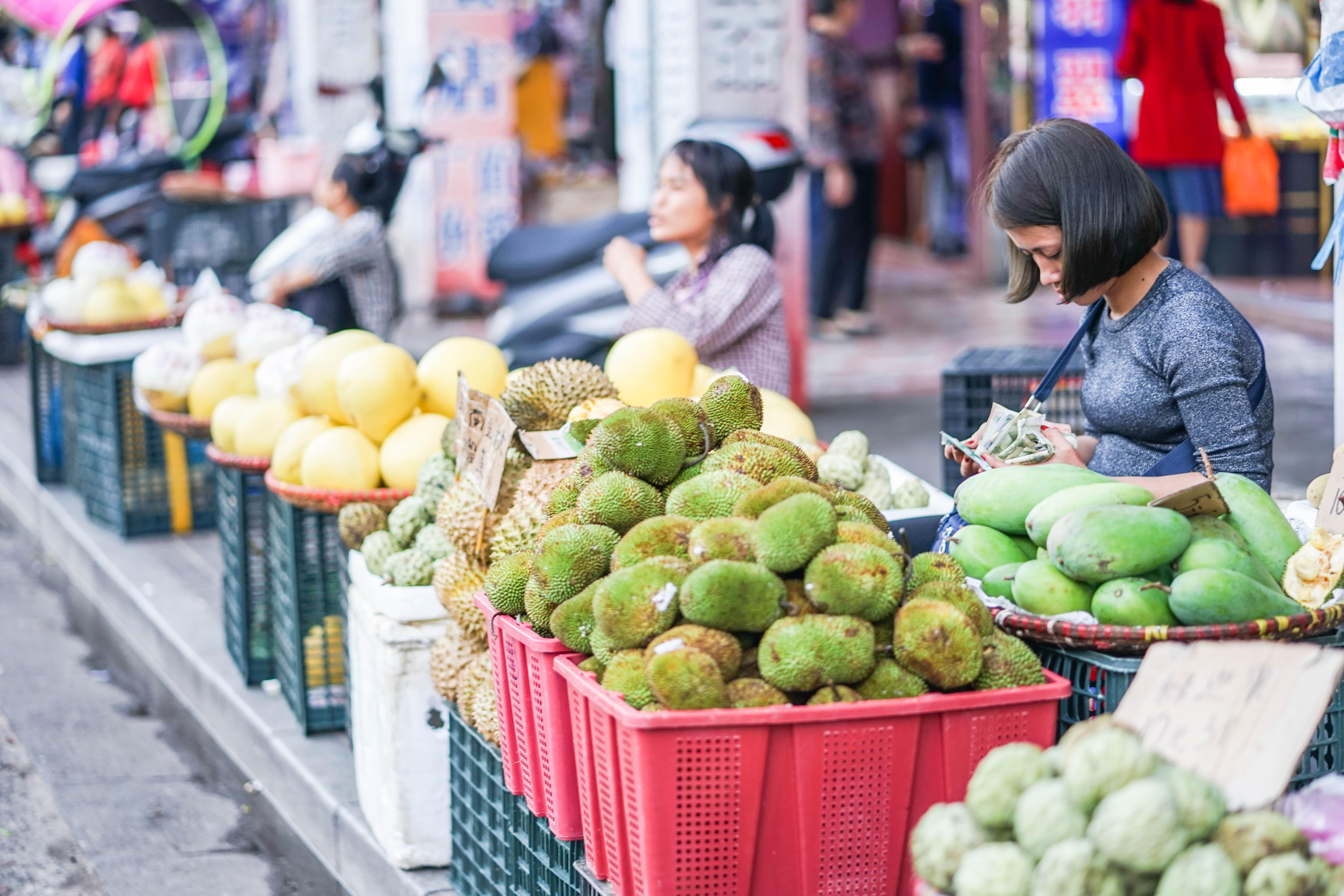 中越边境夜晚的东兴口岸,广西东兴口岸和越南哪里最近