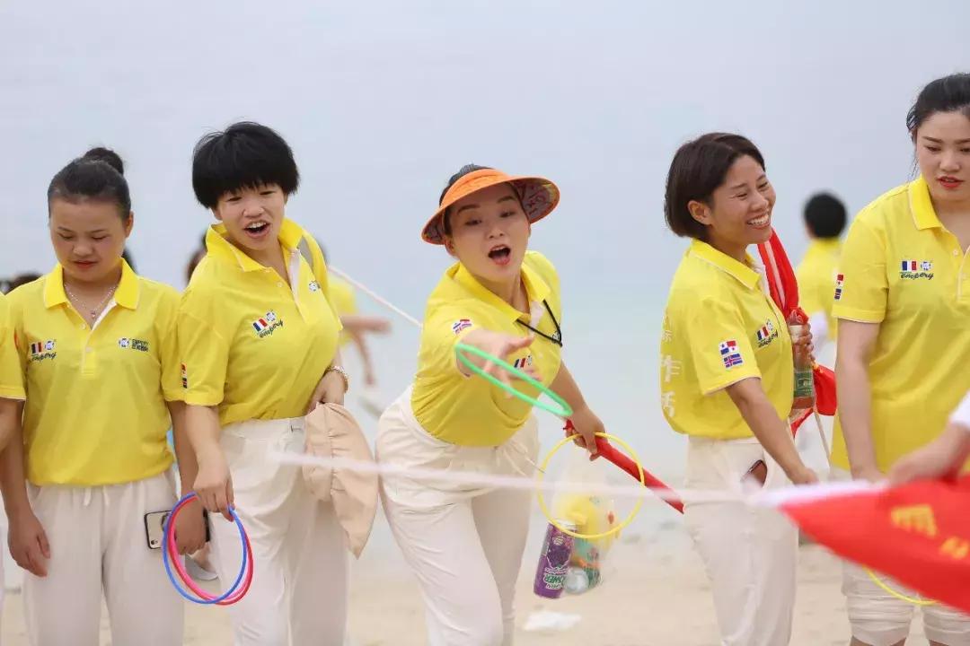 巨邦快乐集结号丨看见了,其中一艘游艇上,是我们的船长大舅哥