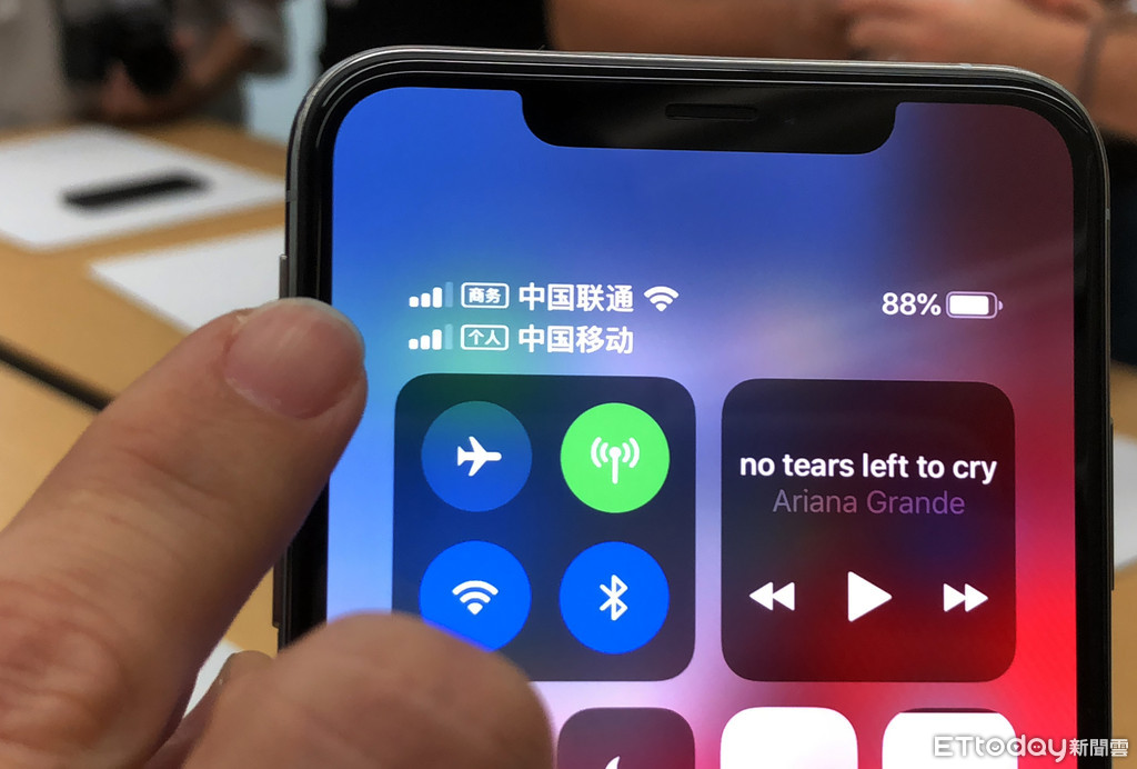 苹果xsmax白色真机图赏,iphonexsmax怎么看起来有高级感