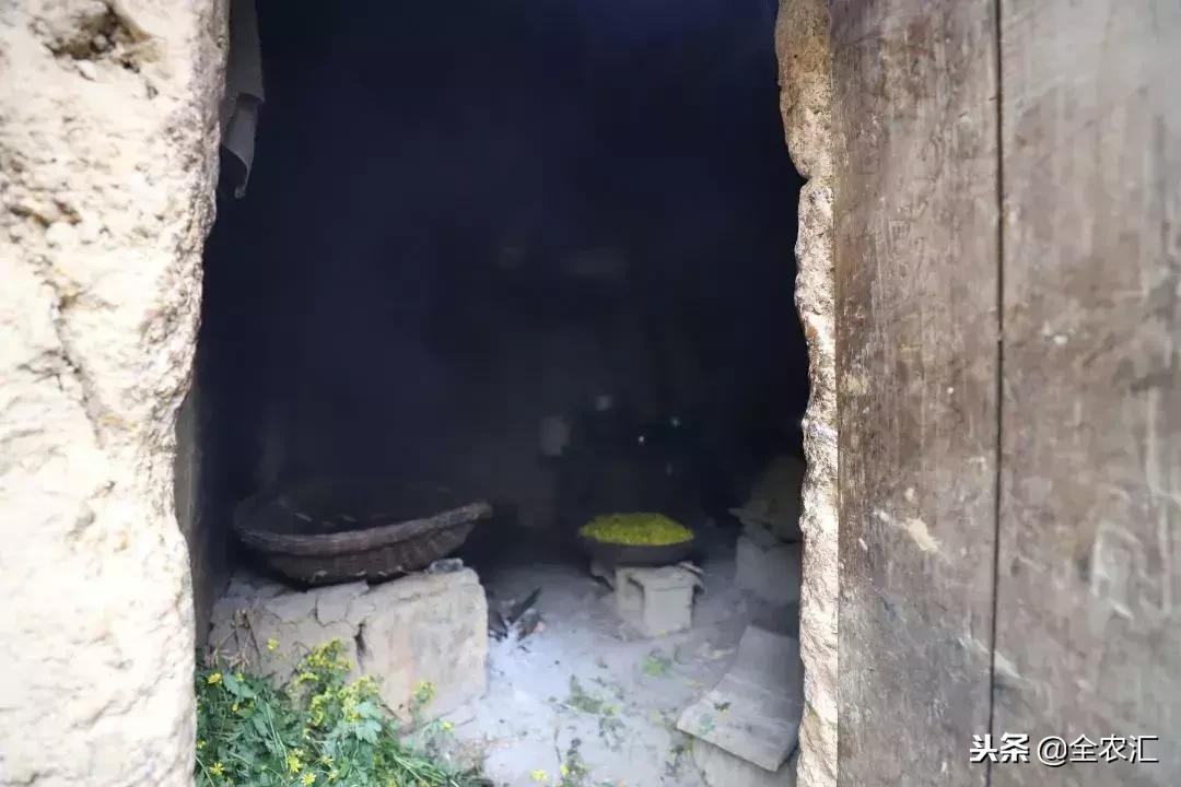 「善行day6」85岁老人仍在劳作寒冷冬日需要温暖