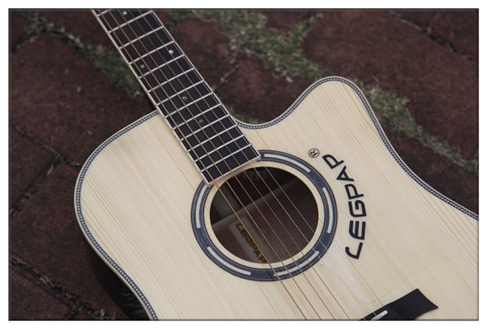 与其怒砸“烧火棍”，不如买一把品牌吉他