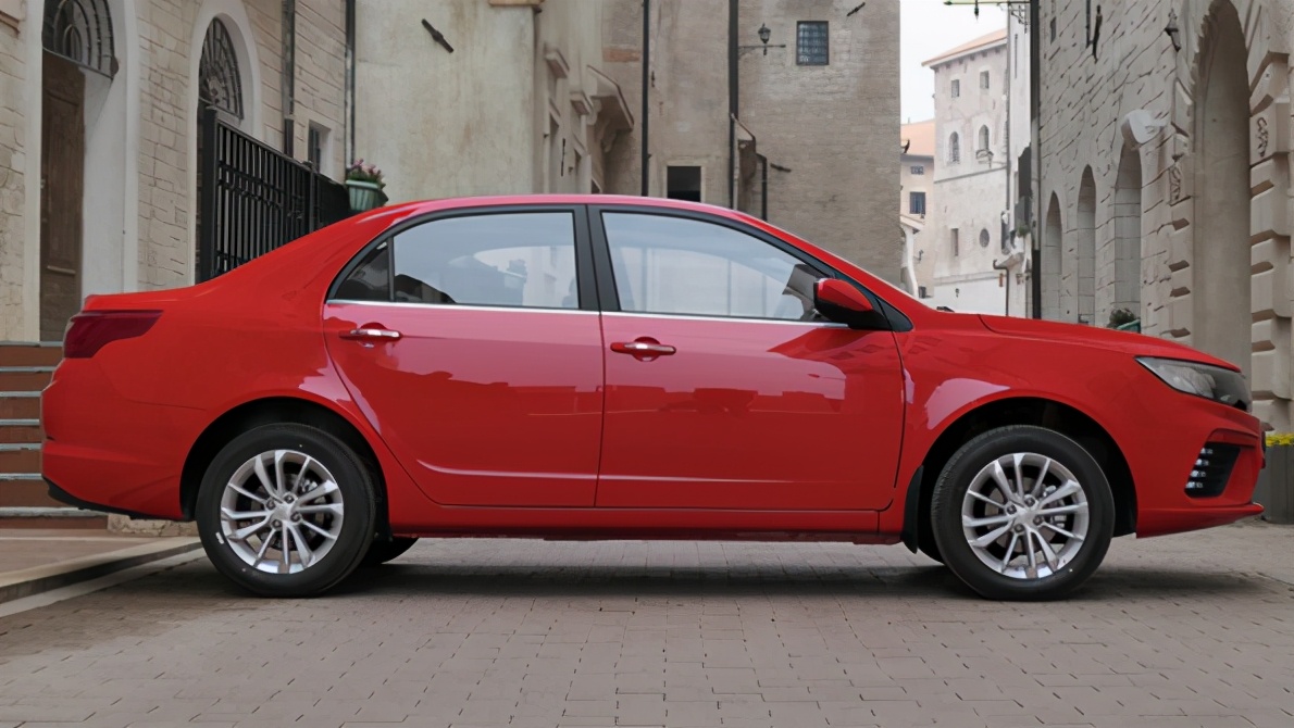 吉利远景和桑塔纳哪个更值得买,选桑塔纳低配好还是选吉利远景好