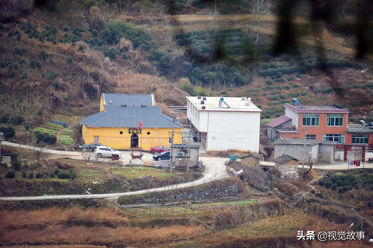 山村大妈看护寺庙2年，不要一分钱回报，看她为啥很开心