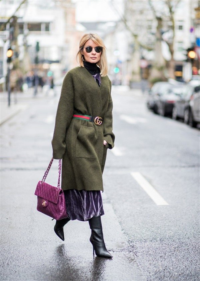 40岁女冬天穿什么颜色显年轻,四十岁穿什么颜色好看显年轻显白