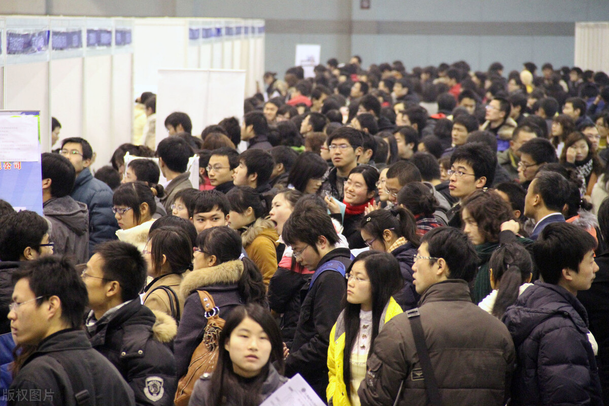 公务员工作体面吗,公务员工作氛围好吗