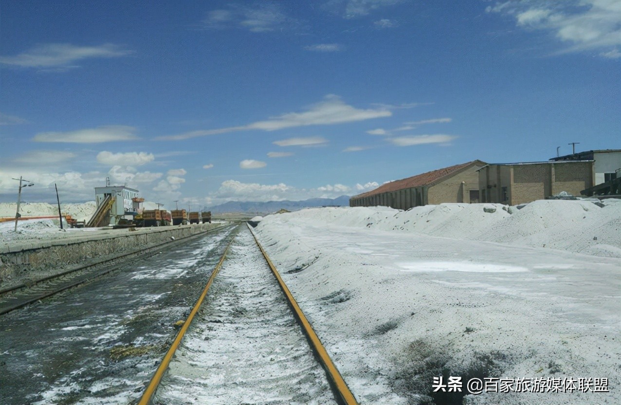 从乾隆年间就开始开采的高原盐湖，如今依然畅销全国，甚至国外