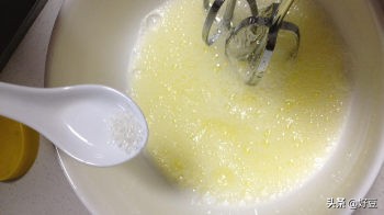 电饭煲蛋糕做法不用蛋糕粉打蛋器,用红丝绒蛋糕预拌粉做电饭煲蛋糕