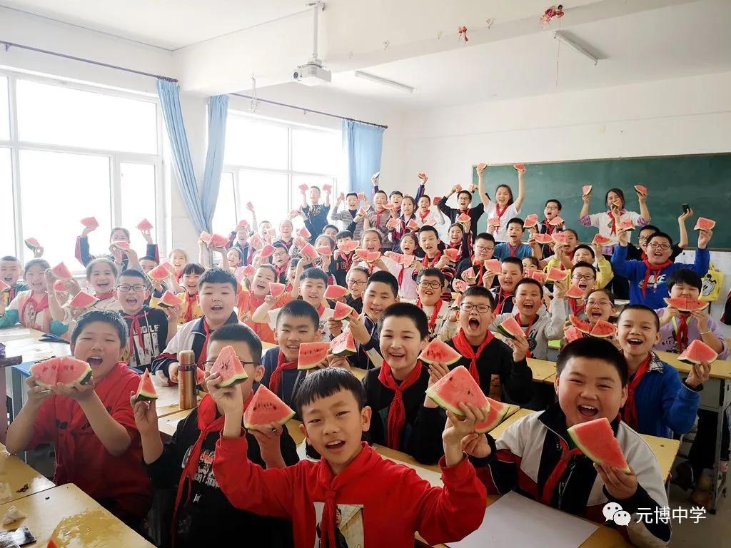 热力夏日“瓜”分快乐-----元博中学小学部免费吃西瓜掠影