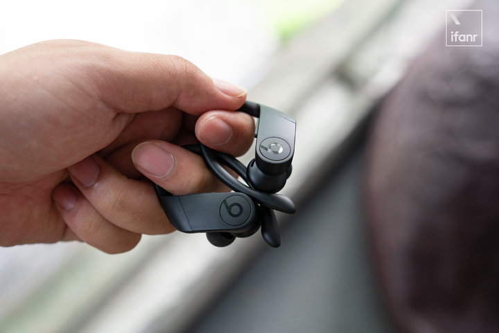 PowerbeatsPro评测：入耳版AirPods，唱、跳、Rap、篮球样样行