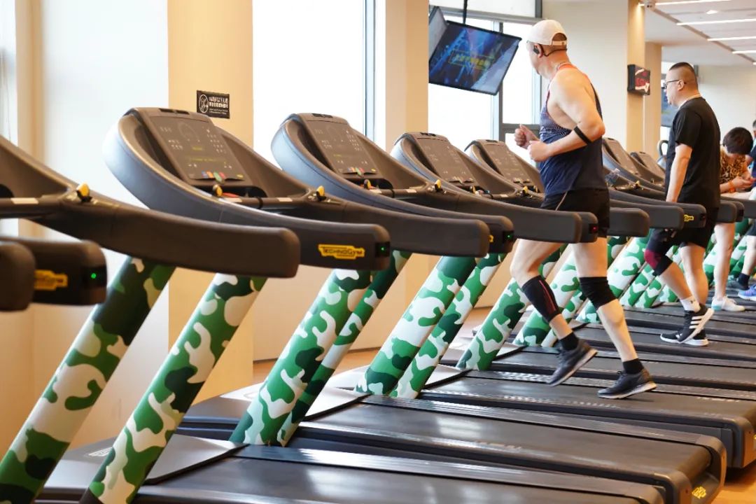 商场、银行、医院……听说这个姿势都很火？