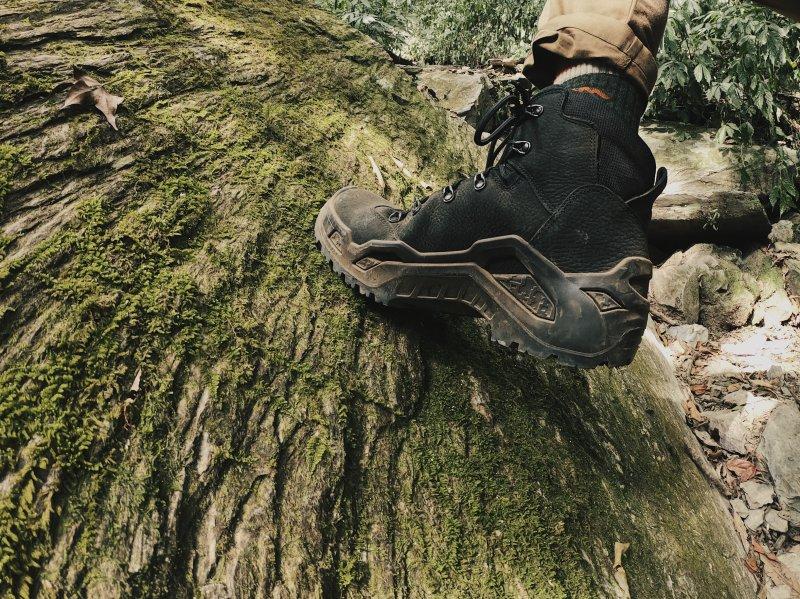 lowa战术靴和军靴,lowa军靴适合沙漠徒步吗