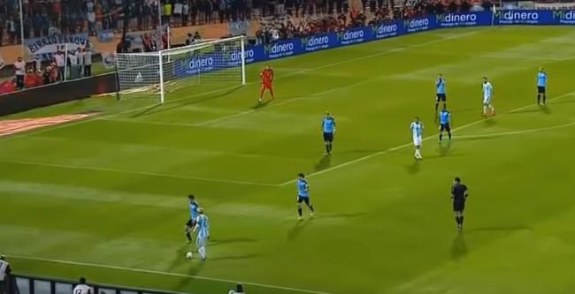 梅西和梅球王对决,这就是球王梅西的21大经典过人