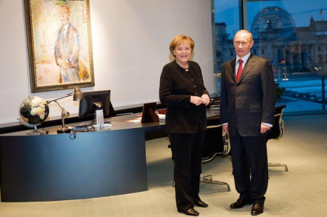 世界领导人办公室内景:普京各种现代化设备,特朗普只有两部电话