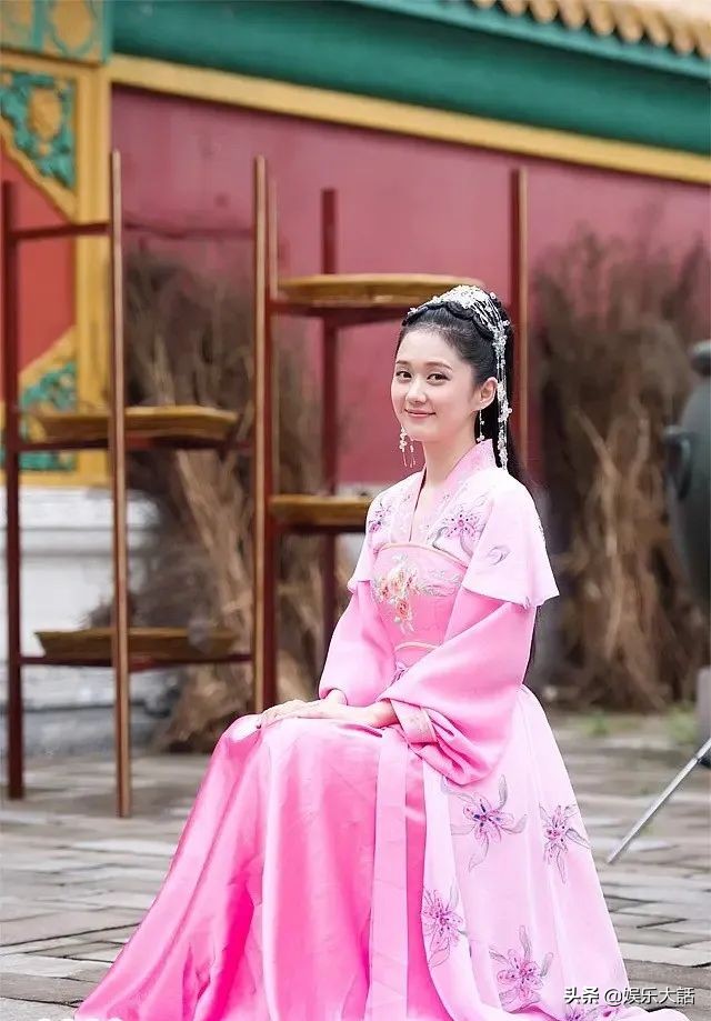 张娜拉说错话的真正翻译,张娜拉当年的翻译