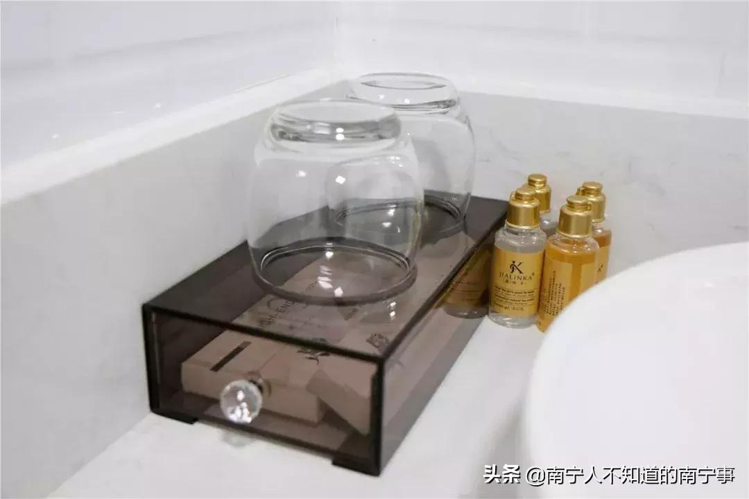 南宁有傻子，建了栋「爱情公寓」，只租不卖