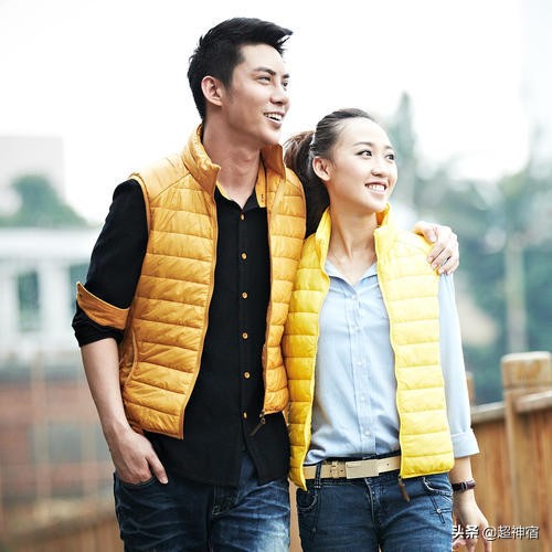 明星机场穿搭秋冬大衣,明星同款背心马甲外套穿搭