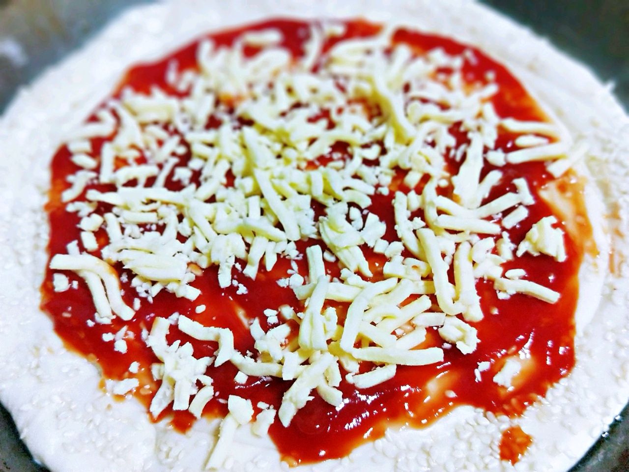 自己在家怎么做披萨简单又好吃,在家也能做披萨制作简单可口美味