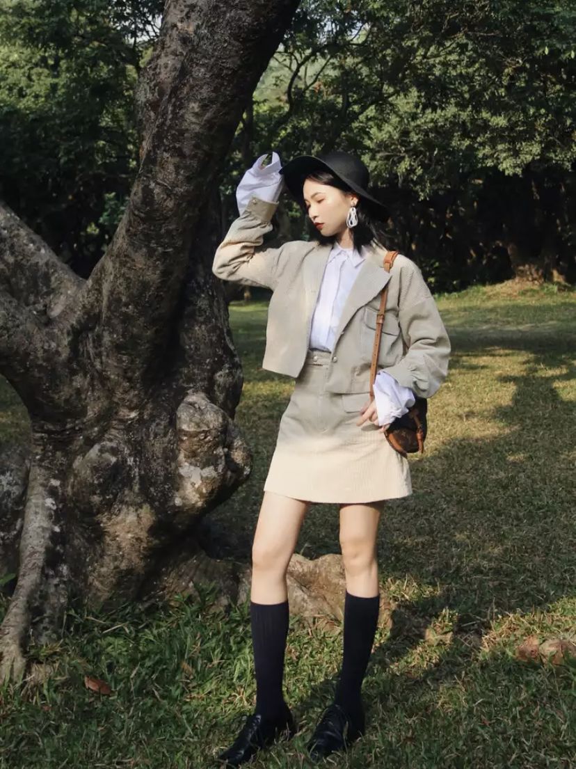 拆开刚买的小腿袜，男朋友特严肃的问：是不是打算饭后去踢个球？