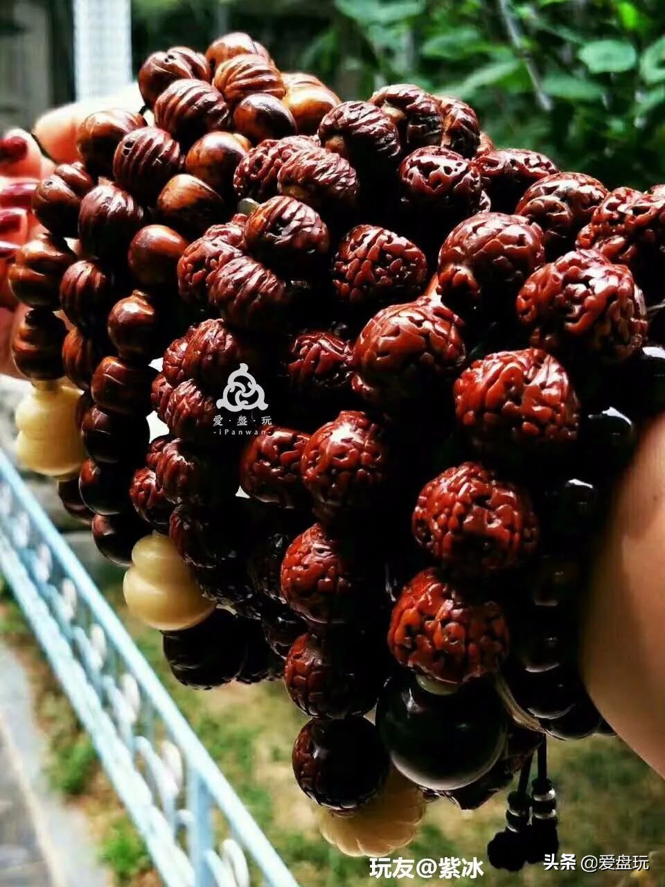 玩了五六百条手串,每天麒麟臂上班,这女子玩串牛气