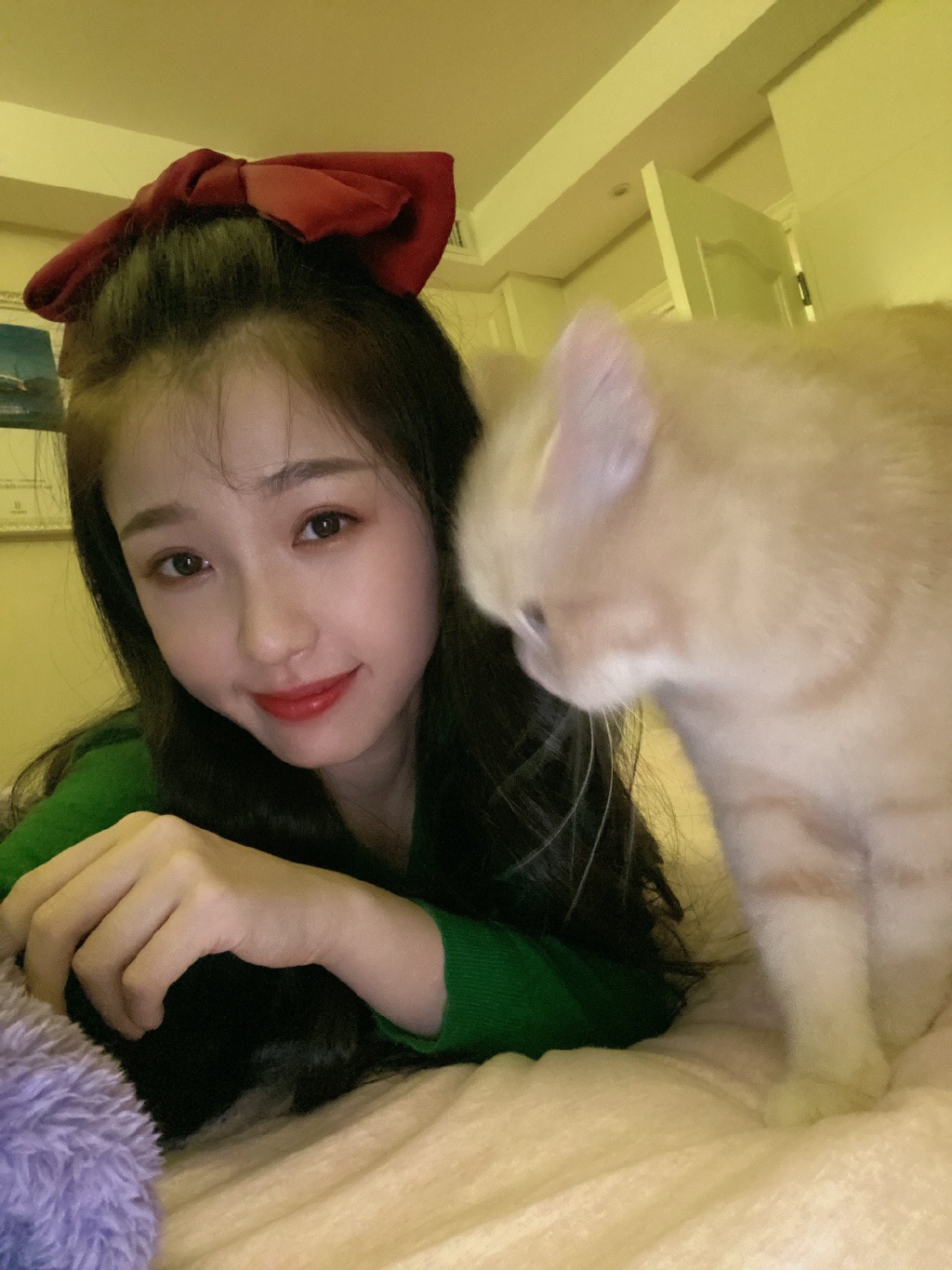 虞书欣怒斥朋友圈内容被卖给粉丝，成名后代购、黄牛、销售都没删