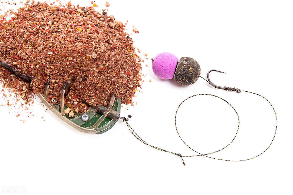 冬天用红虫酒米还是麝香酒米打窝,钓鱼怎么诱鱼打窝技巧图片