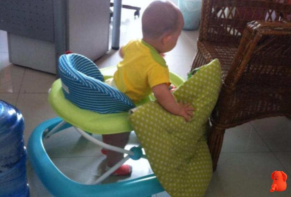 一岁半买滑板车扭扭车还是平衡车,三轮车滑板车扭扭车平衡车