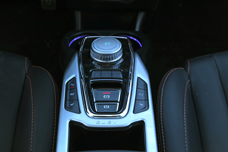 北汽新能源ex3r500和r600的差别,北汽ex3新能源11万裸车价能要吗