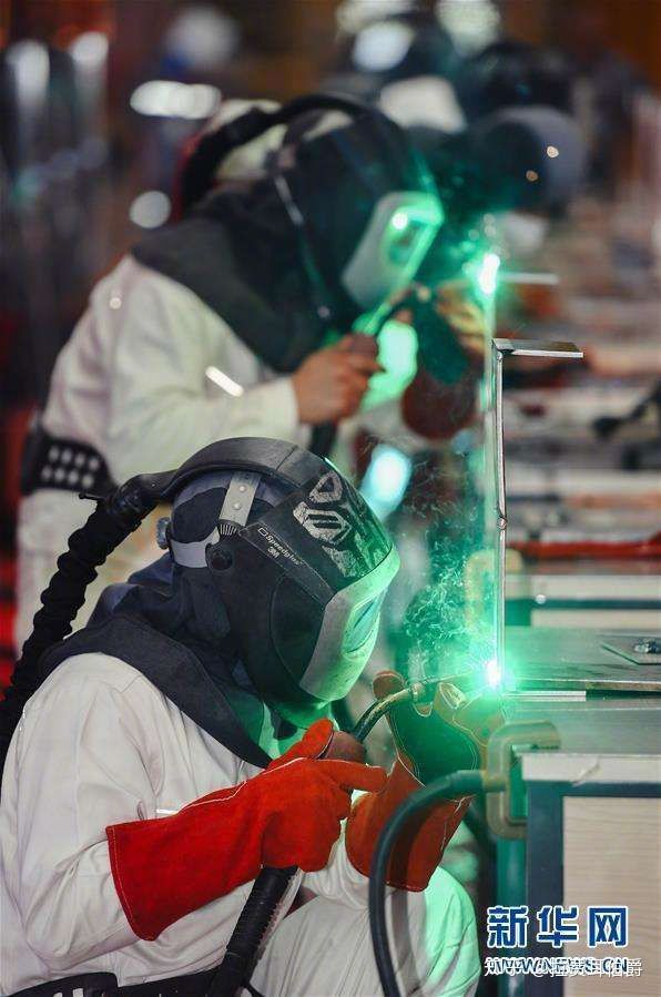 “这么光荣的一天，决不在辽远的将来，而在很近的将来。”